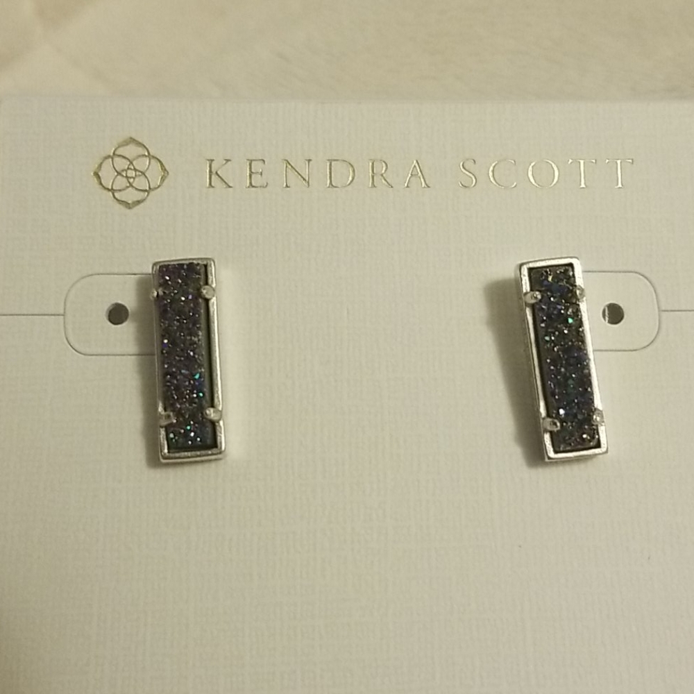 Kendra scott lady earrings